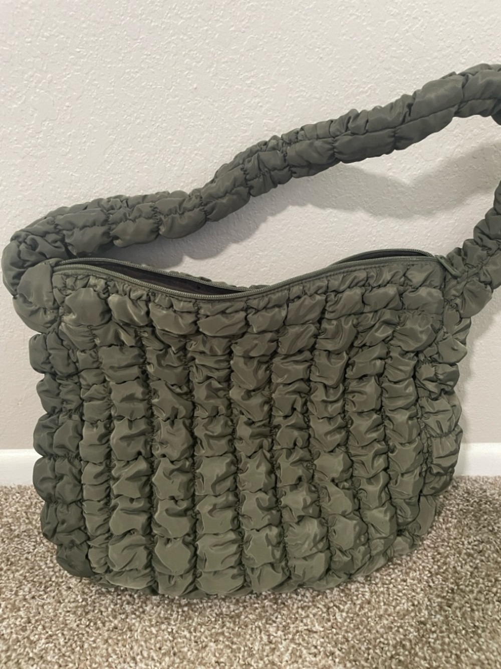 No Boundaries Women's Quilted Puffer Oversized Shoulder Hobo Bag, Olive Green 💚 - Picture 9 of 11